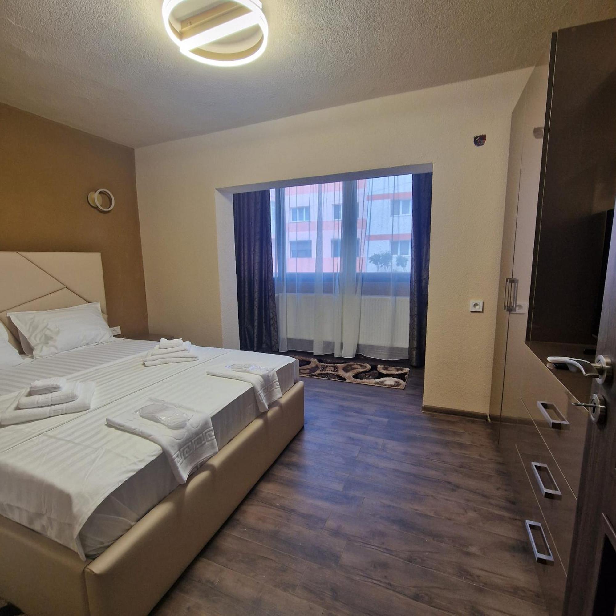 Apartament Iulius 3 Manastire Куртя-де-Арджеш Экстерьер фото