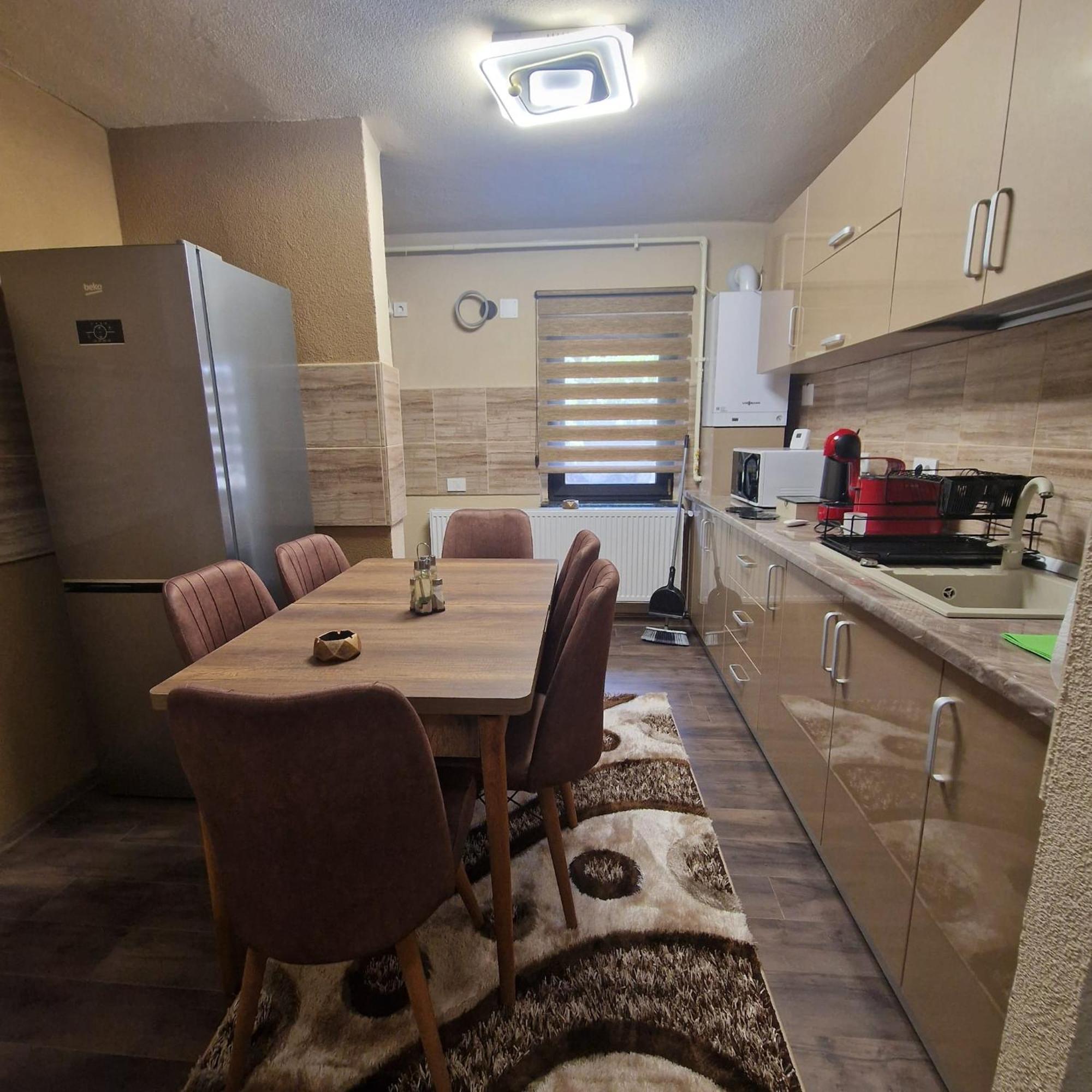 Apartament Iulius 3 Manastire Куртя-де-Арджеш Экстерьер фото